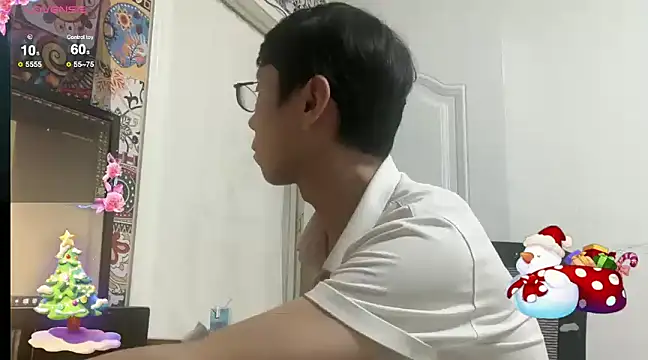 Snapshot of TGH521 chatting on 12-24-24, 08:22 TGH521 online show from 12-24-24, 08:22