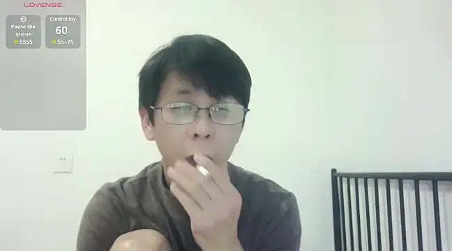 Snapshot of TGH521 chatting on 12-26-24, 03:42 TGH521 online show from 12-26-24, 03:42