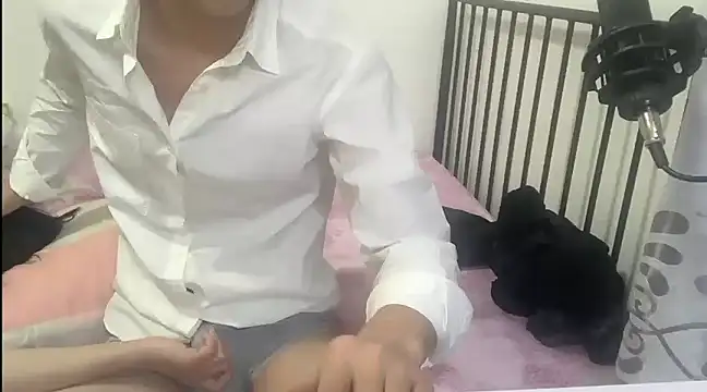 Snapshot of TGH521 chatting on 01-07-25, 08:13 TGH521 online show from 01-07-25, 08:13