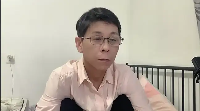 Snapshot of TGH521 chatting on 01-09-25, 10:20 TGH521 online show from 01-09-25, 10:20