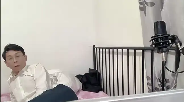 Snapshot of TGH521 chatting on 01-10-25, 01:52 TGH521 online show from 01-10-25, 01:52