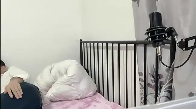 Snapshot of TGH521 chatting on 01-11-25, 12:33 TGH521 online show from 01-11-25, 12:33