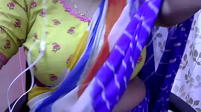 Snapshot of Riya_riyaa chatting on 12-13-24, 03:32 Riya riyaa online show from 12-13-24, 03:32