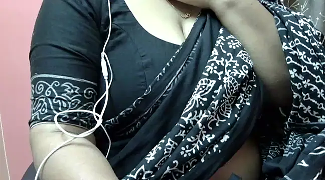 Snapshot of Riya_riyaa chatting on 12-15-24, 07:10 Riya riyaa online show from 12-15-24, 07:10