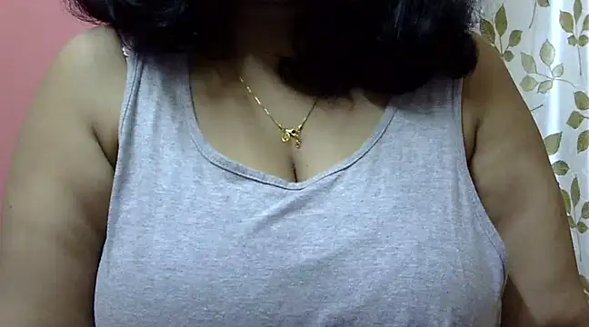 Snapshot of Riya_riyaa chatting on 01-05-25, 04:38 Riya riyaa online show from 01-05-25, 04:38