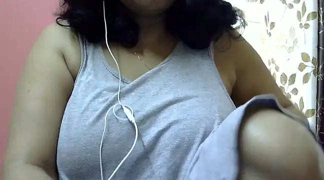 Snapshot of Riya_riyaa chatting on 01-07-25, 01:59 Riya riyaa online show from 01-07-25, 01:59