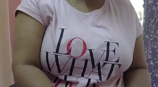 Snapshot of Riya_riyaa chatting on 01-10-25, 07:57 Riya riyaa online show from 01-10-25, 07:57