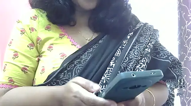 Snapshot of Riya_riyaa chatting on 01-12-25, 07:32 Riya riyaa online show from 01-12-25, 07:32