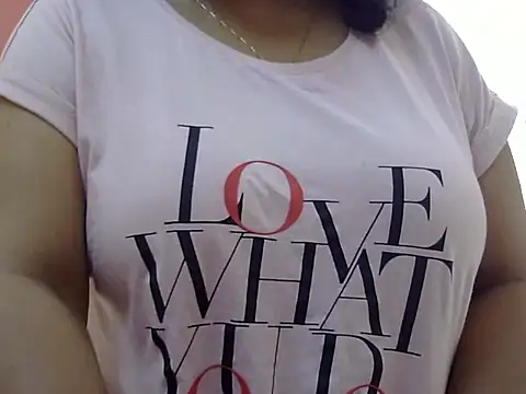 Snapshot of Riya_riyaa chatting on 01-17-25, 04:28 Riya riyaa online show from 01-17-25, 04:28