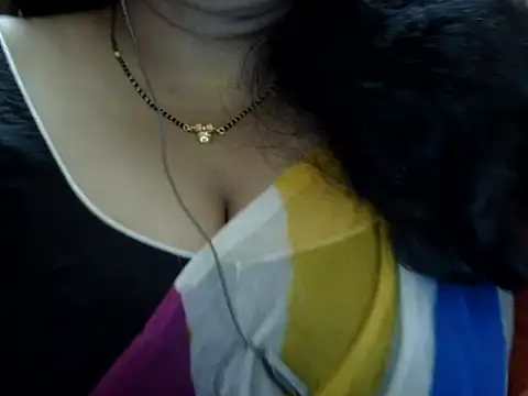 Snapshot of Riya_riyaa chatting on 10-08-25, 03:31 Riya riyaa online show from 10-08-25, 03:31