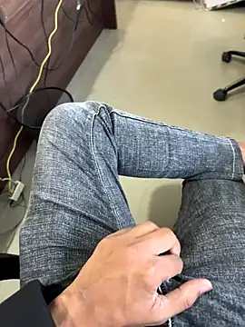 Snapshot of indboy chatting on 10-14-25, 11:33 indboy online show from 10-14-25, 11:33