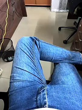 Snapshot of indboy chatting on 10-29-25, 11:12 indboy online show from 10-29-25, 11:12