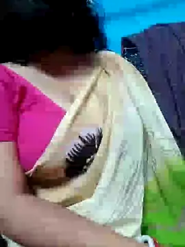 Snapshot of BERRY_00 chatting on 01-23-25, 10:22 BERRY 00 online show from 01-23-25, 10:22