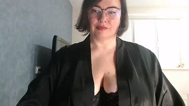 Nora Star online show from 11-15-25, 04:36