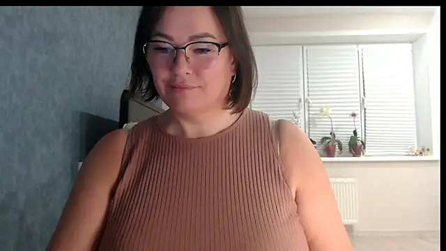 Nora Star online show from 03-31-26, 07:47