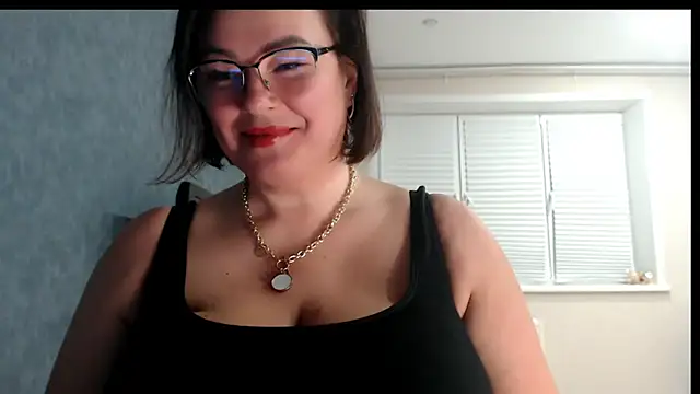 Nora Star online show from 04-10-26, 06:23