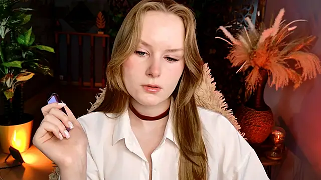 VivienLeeigh online show from 05-18-26, 05:13