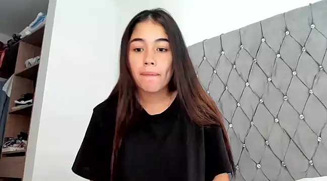 AriaMontgomery online show from 12-17-24, 07:37