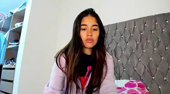 AriaMontgomery online show from 12-18-24, 05:15