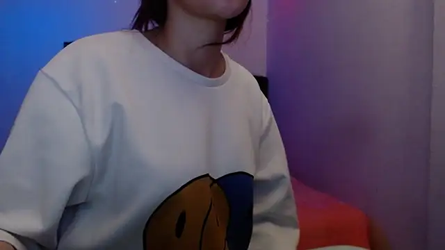 Snapshot of holy_juli chatting on 04-19-26, 01:38 holy juli online show from 04-19-26, 01:38