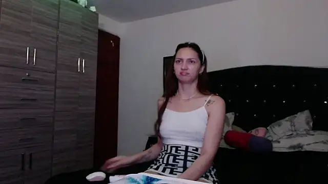 Snapshot of holy_juli chatting on 06-25-26, 05:12 holy juli online show from 06-25-26, 05:12