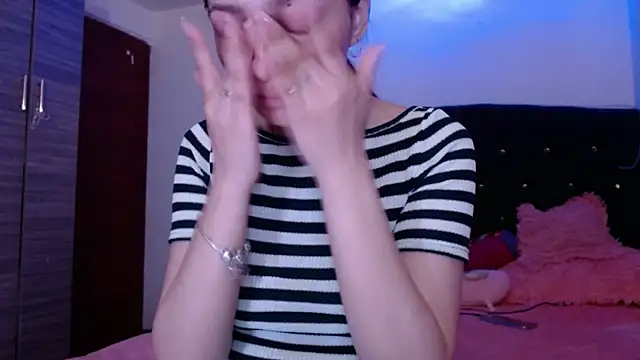 Snapshot of holy_juli chatting on 07-16-26, 03:56 holy juli online show from 07-16-26, 03:56