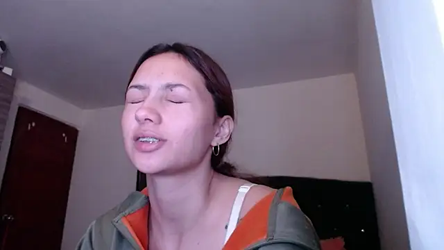 Snapshot of holy_juli chatting on 07-24-26, 03:26 holy juli online show from 07-24-26, 03:26