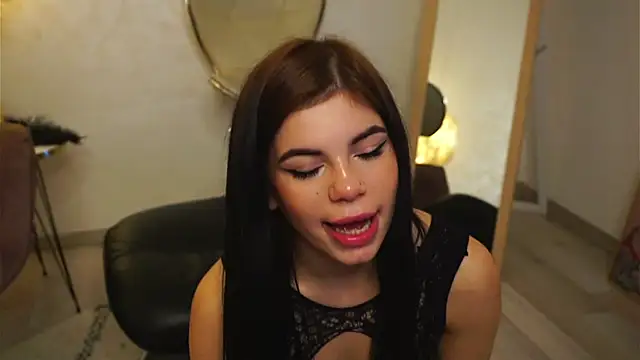 Snapshot of MiriamHazel chatting on 12-10-24, 11:32 MiriamHazel online show from 12-10-24, 11:32