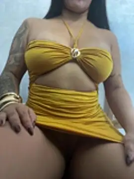 Snapshot of luara1988 chatting on 07-18-26, 01:37 luara1988 online show from 07-18-26, 01:37