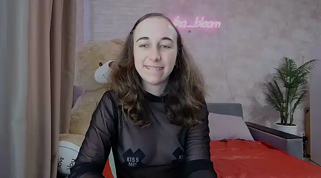 Snapshot of Anika_bloom chatting on 03-15-25, 06:58 Anika bloom online show from 03-15-25, 06:58