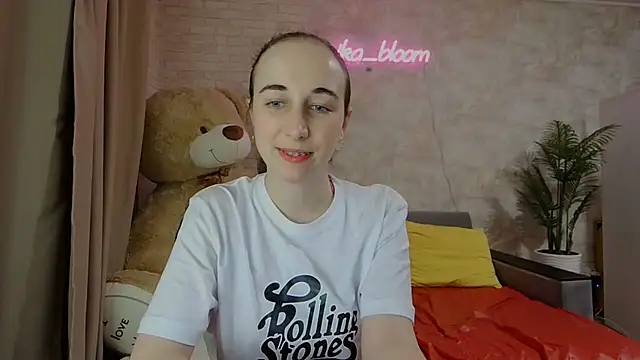 Snapshot of Anika_bloom chatting on 03-21-25, 01:24 Anika bloom online show from 03-21-25, 01:24