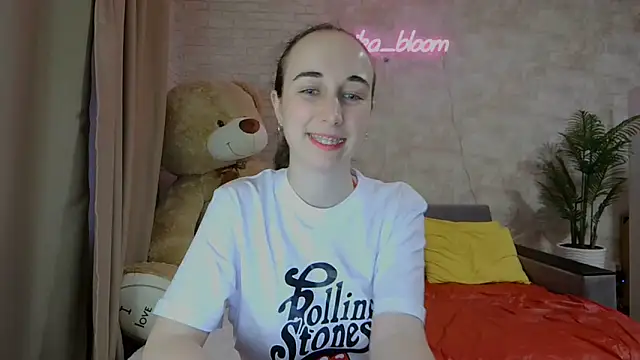 Snapshot of Anika_bloom chatting on 03-21-25, 04:49 Anika bloom online show from 03-21-25, 04:49