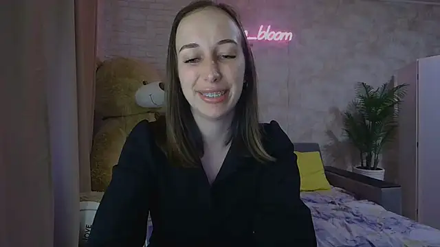 Snapshot of Anika_bloom chatting on 09-16-25, 01:45 Anika bloom online show from 09-16-25, 01:45