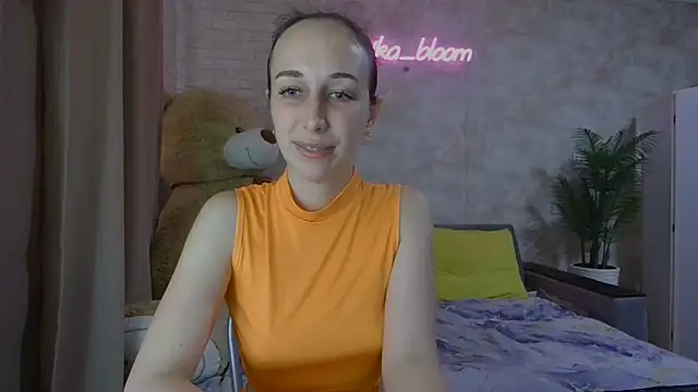 Snapshot of Anika_bloom chatting on 09-17-25, 03:35 Anika bloom online show from 09-17-25, 03:35