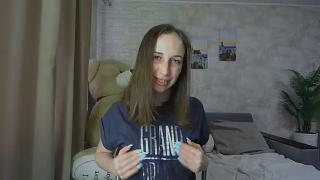 Snapshot of Anika_bloom chatting on 10-29-25, 11:01 Anika bloom online show from 10-29-25, 11:01