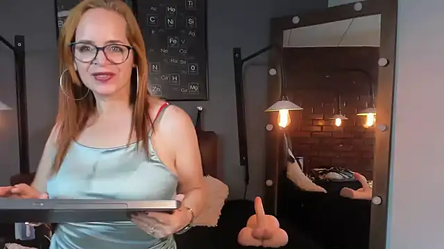 Snapshot of Samantha_mature56 chatting on 02-04-25, 04:50 Samantha mature56 online show from 02-04-25, 04:50