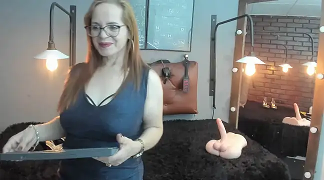 Snapshot of Samantha_mature56 chatting on 03-12-25, 10:16 Samantha mature56 online show from 03-12-25, 10:16