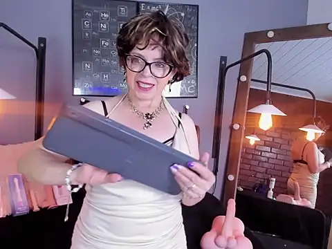 Snapshot of Samantha_mature56 chatting on 09-27-25, 03:11 Samantha mature56 online show from 09-27-25, 03:11
