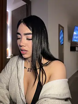 Nickiiiii online show from 05-30-26, 01:35