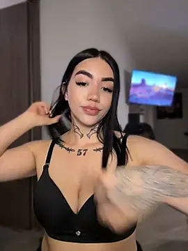 Snapshot of Nickiiiii chatting on 07-01-26, 12:01 Nickiiiii online show from 07-01-26, 12:01