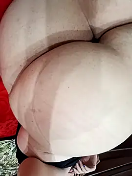 Snapshot of May_Ar chatting on 11-30-25, 02:37 May Ar online show from 11-30-25, 02:37