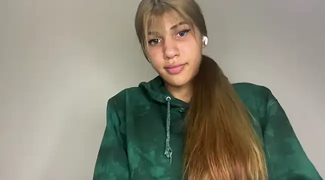 Snapshot of valeri-bigcock chatting on 12-24-24, 11:28 valeri-bigcock online show from 12-24-24, 11:28