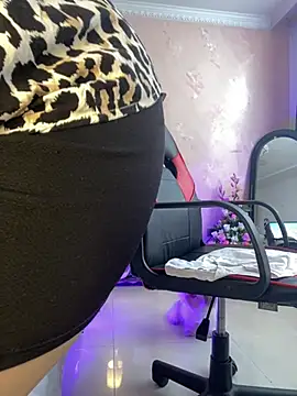 Snapshot of Sharongirl07 chatting on 02-27-25, 07:15 Sharongirl07 online show from 02-27-25, 07:15