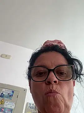 Snapshot of Sharongirl07 chatting on 11-19-25, 03:45 Sharongirl07 online show from 11-19-25, 03:45