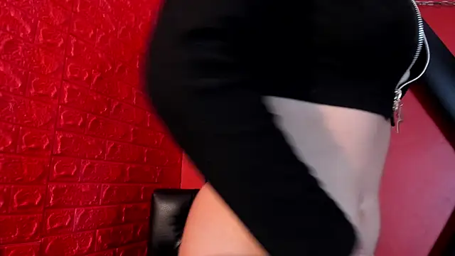 Monttserratt online show from 10-27-25, 07:18