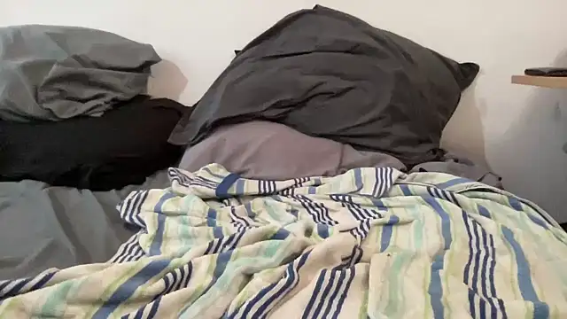 Snapshot of gothicboy18 chatting on 01-06-26, 04:54 gothicboy18 online show from 01-06-26, 04:54