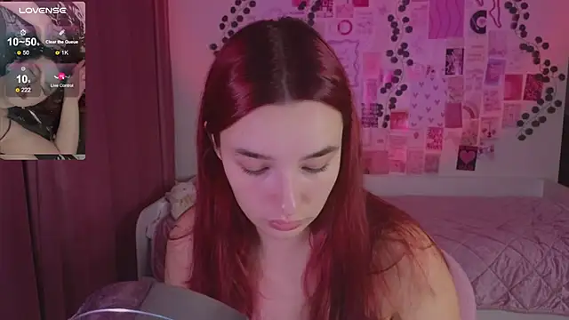 Snapshot of CookyDaisy chatting on 10-19-25, 12:22 CookyDaisy online show from 10-19-25, 12:22