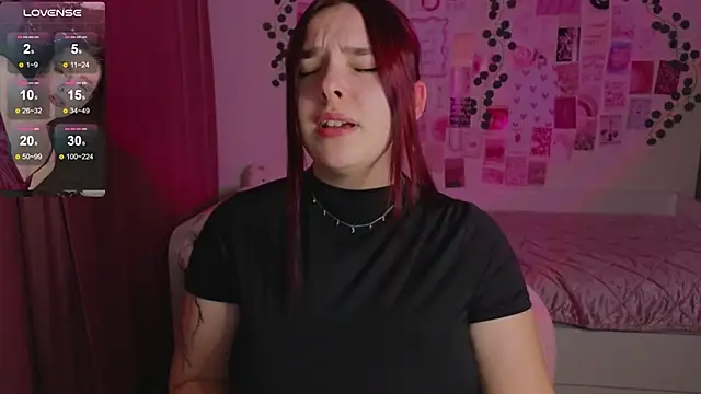 Snapshot of CookyDaisy chatting on 11-18-25, 08:02 CookyDaisy online show from 11-18-25, 08:02