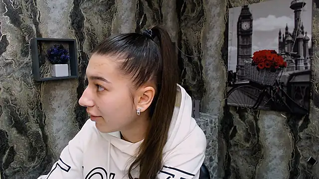 KarolinaRosse  online show from 02-01-25, 07:15