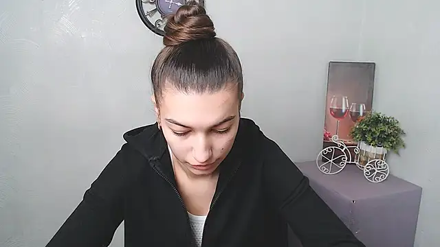 KarolinaRosse  online show from 02-19-25, 07:06